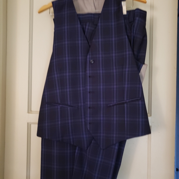 Men's 3 piece Tiglio Rosso suit. 100 % wool. Perfect condition. - Picture 4 of 11